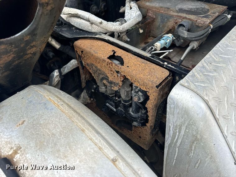 image for item EN5093 2012 Freightliner Cascadia 113 semi truck