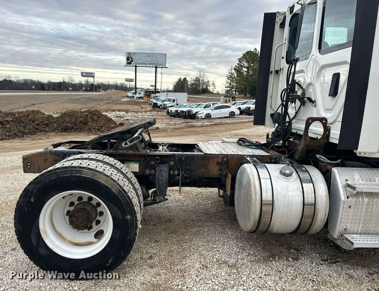 image for item EN5093 2012 Freightliner Cascadia 113 semi truck