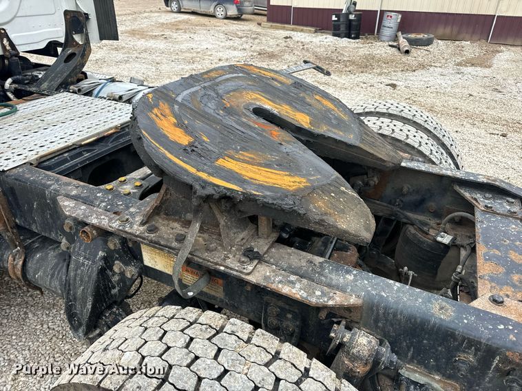 image for item EN5093 2012 Freightliner Cascadia 113 semi truck