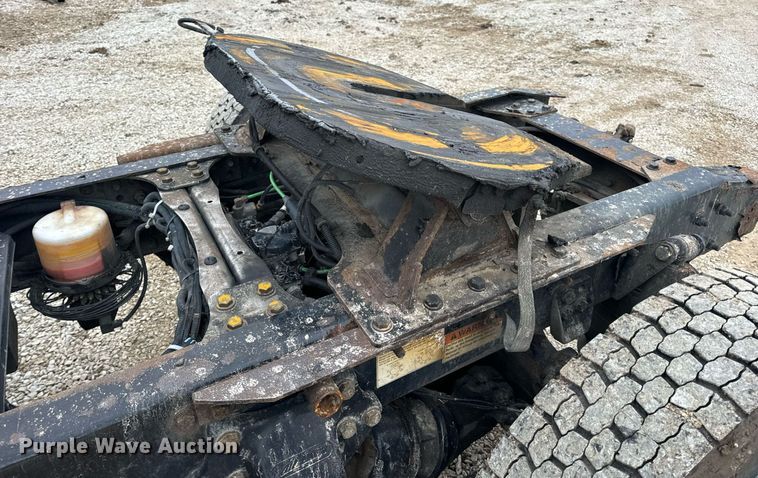 image for item EN5093 2012 Freightliner Cascadia 113 semi truck