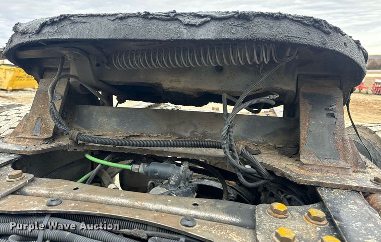 image for item EN5093 2012 Freightliner Cascadia 113 semi truck