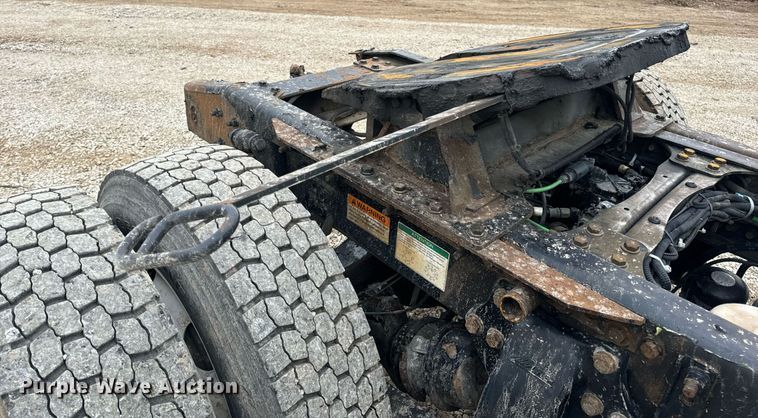 image for item EN5093 2012 Freightliner Cascadia 113 semi truck