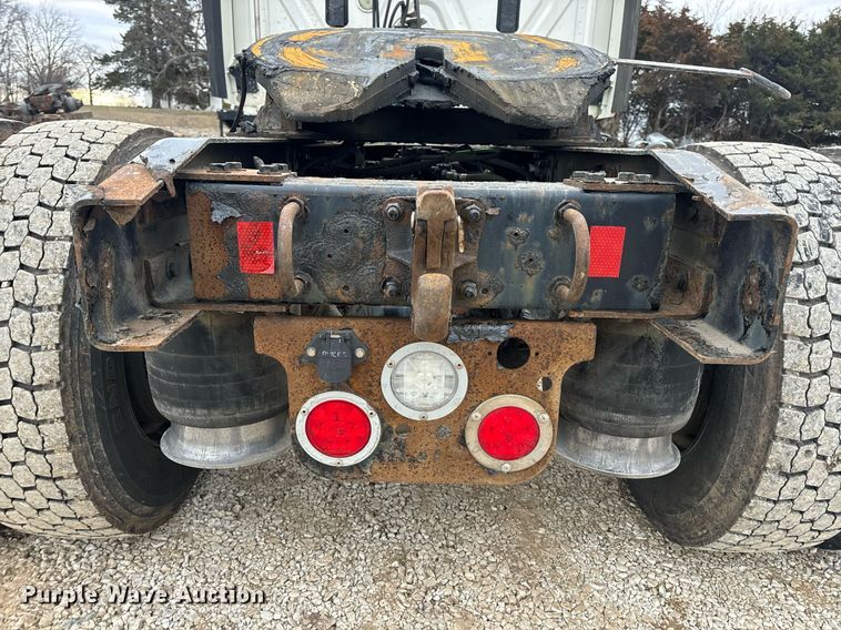 image for item EN5093 2012 Freightliner Cascadia 113 semi truck