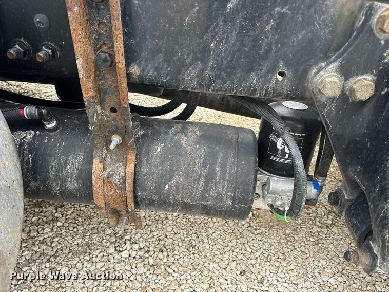 image for item EN5093 2012 Freightliner Cascadia 113 semi truck