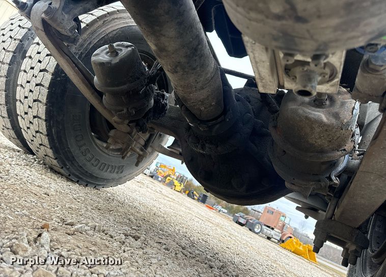 image for item EN5093 2012 Freightliner Cascadia 113 semi truck