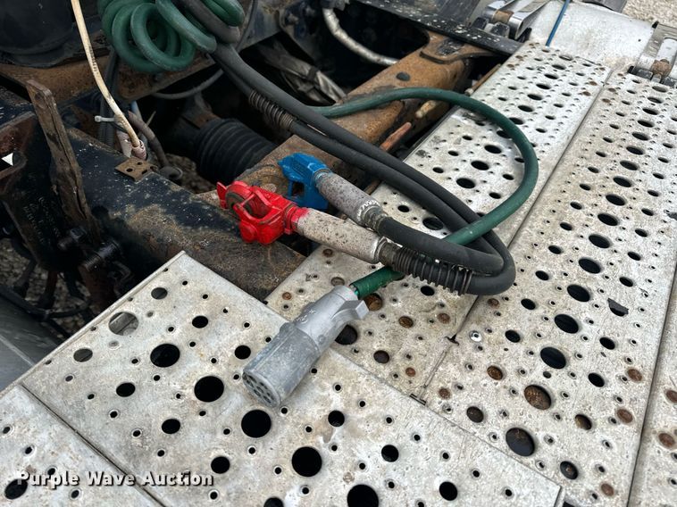 image for item EN5093 2012 Freightliner Cascadia 113 semi truck