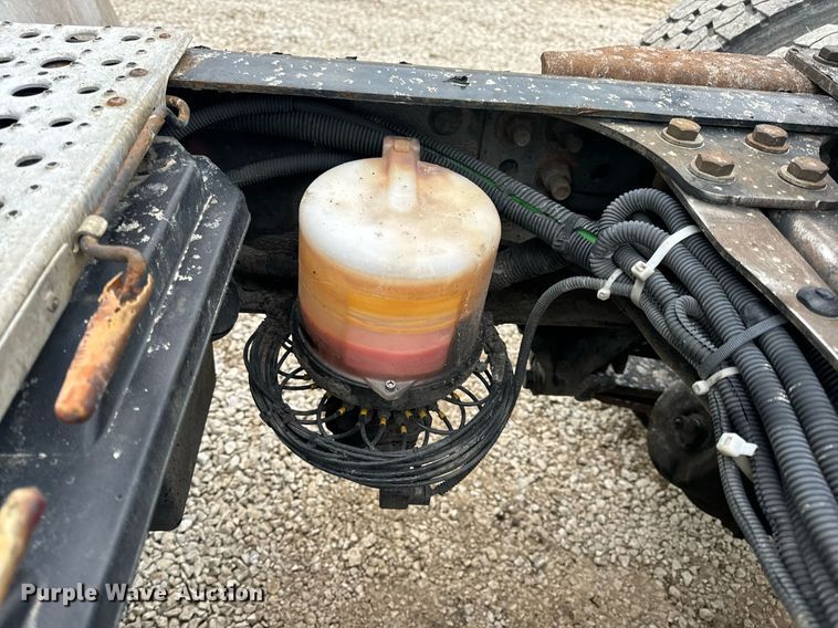 image for item EN5093 2012 Freightliner Cascadia 113 semi truck