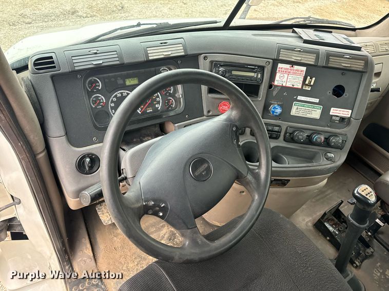 image for item EN5093 2012 Freightliner Cascadia 113 semi truck