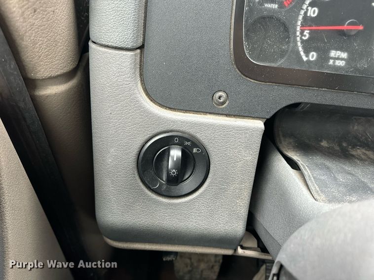 image for item EN5093 2012 Freightliner Cascadia 113 semi truck