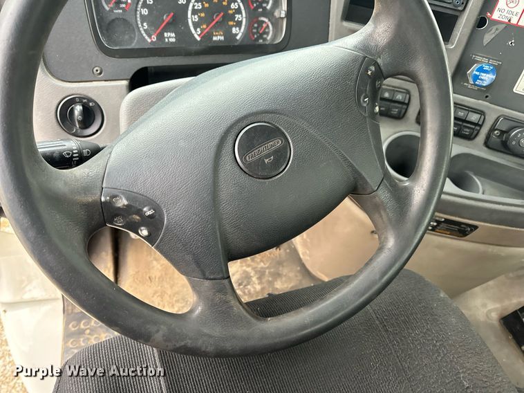 image for item EN5093 2012 Freightliner Cascadia 113 semi truck