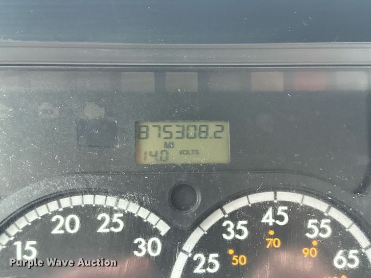 image for item EN5093 2012 Freightliner Cascadia 113 semi truck