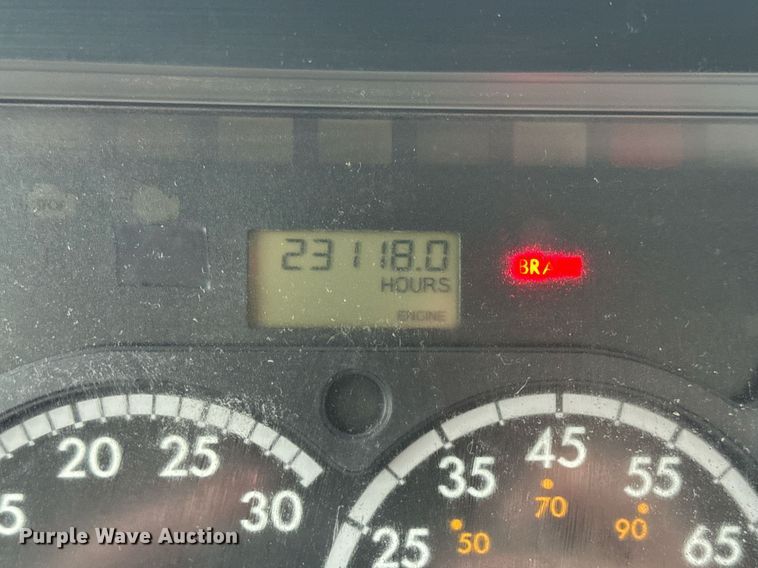 image for item EN5093 2012 Freightliner Cascadia 113 semi truck