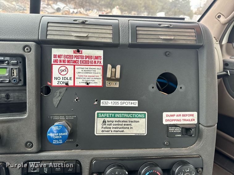 image for item EN5093 2012 Freightliner Cascadia 113 semi truck