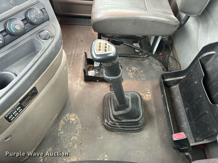 image for item EN5093 2012 Freightliner Cascadia 113 semi truck