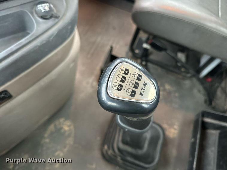 image for item EN5093 2012 Freightliner Cascadia 113 semi truck