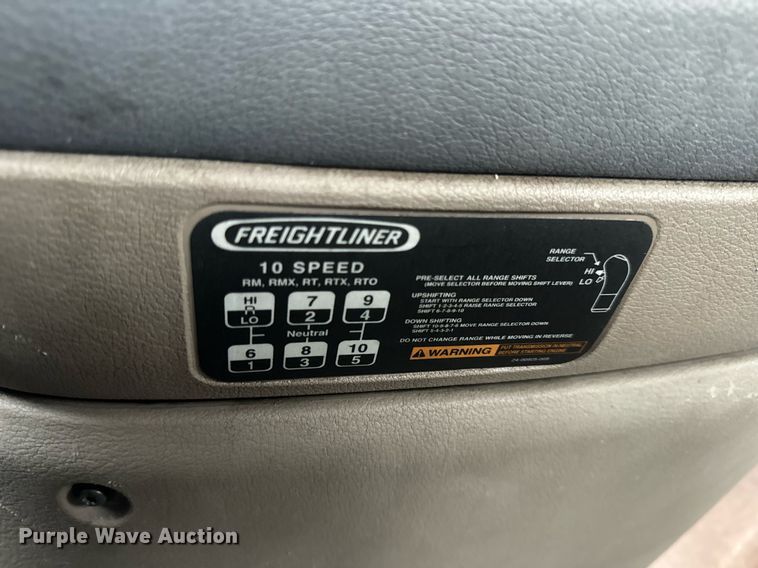 image for item EN5093 2012 Freightliner Cascadia 113 semi truck