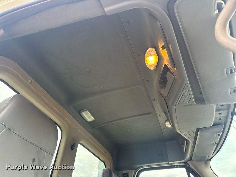 image for item EN5093 2012 Freightliner Cascadia 113 semi truck