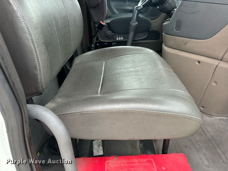 image for item EN5093 2012 Freightliner Cascadia 113 semi truck