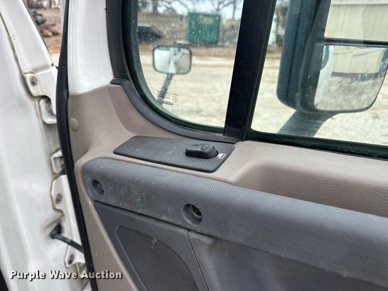 image for item EN5093 2012 Freightliner Cascadia 113 semi truck