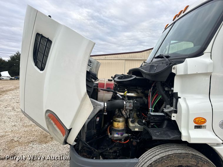 image for item EN5093 2012 Freightliner Cascadia 113 semi truck