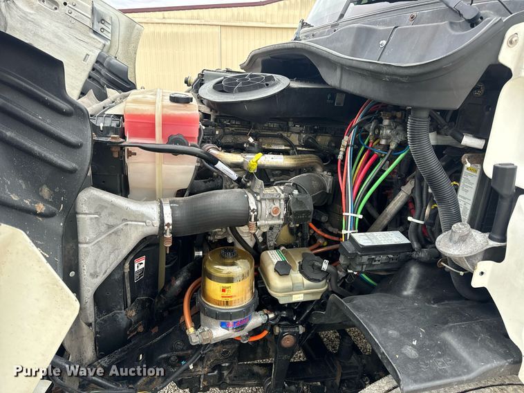 image for item EN5093 2012 Freightliner Cascadia 113 semi truck