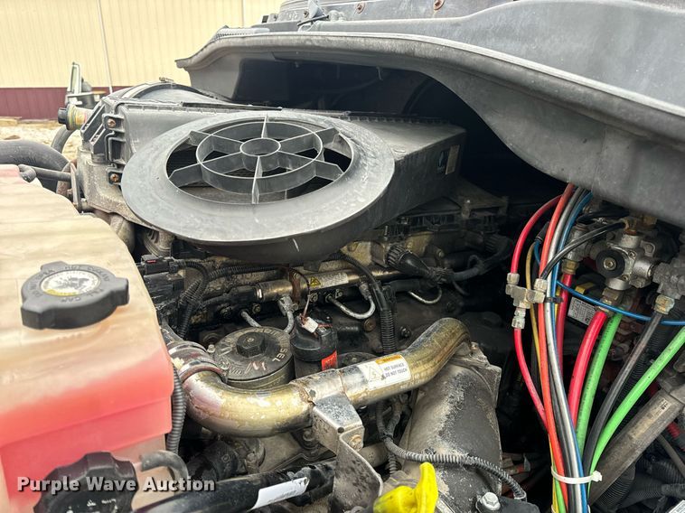 image for item EN5093 2012 Freightliner Cascadia 113 semi truck