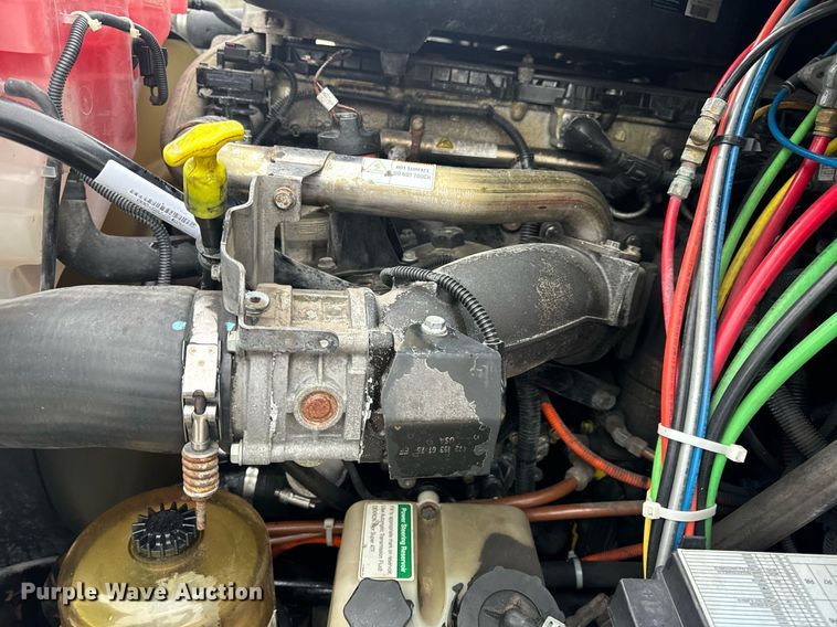 image for item EN5093 2012 Freightliner Cascadia 113 semi truck