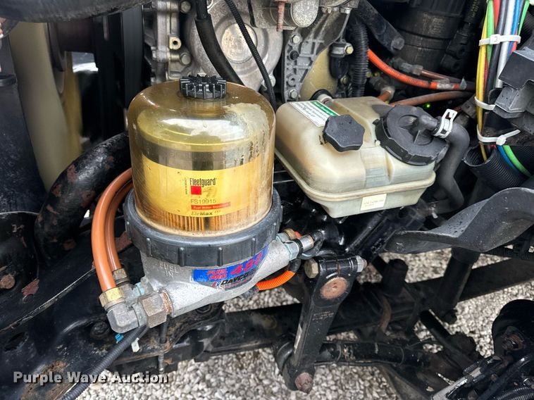 image for item EN5093 2012 Freightliner Cascadia 113 semi truck