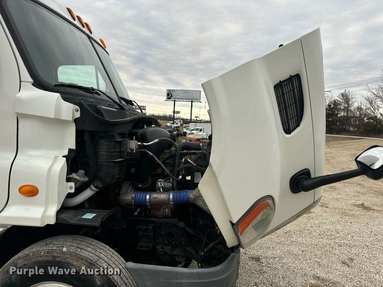 image for item EN5093 2012 Freightliner Cascadia 113 semi truck