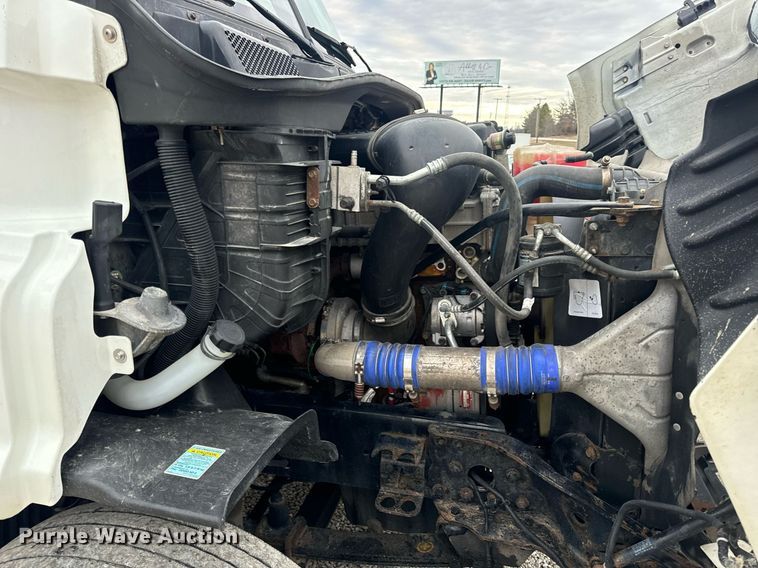 image for item EN5093 2012 Freightliner Cascadia 113 semi truck