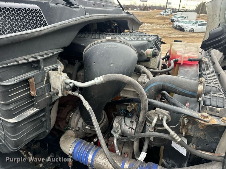 image for item EN5093 2012 Freightliner Cascadia 113 semi truck