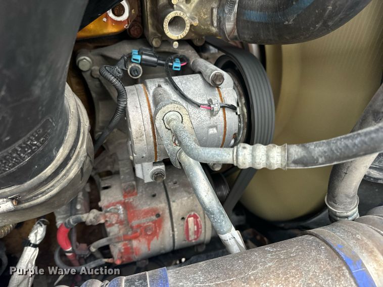 image for item EN5093 2012 Freightliner Cascadia 113 semi truck