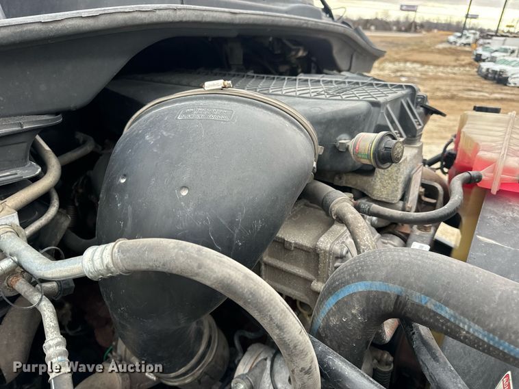 image for item EN5093 2012 Freightliner Cascadia 113 semi truck