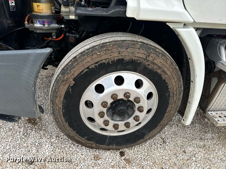 image for item EN5093 2012 Freightliner Cascadia 113 semi truck