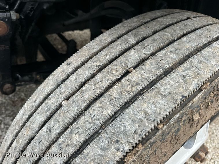 image for item EN5093 2012 Freightliner Cascadia 113 semi truck