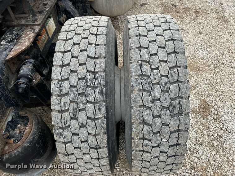 image for item EN5093 2012 Freightliner Cascadia 113 semi truck