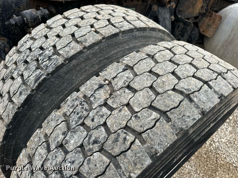 image for item EN5093 2012 Freightliner Cascadia 113 semi truck