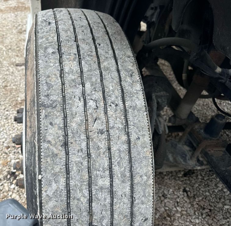 image for item EN5093 2012 Freightliner Cascadia 113 semi truck