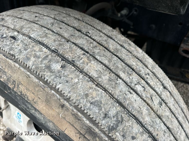 image for item EN5093 2012 Freightliner Cascadia 113 semi truck