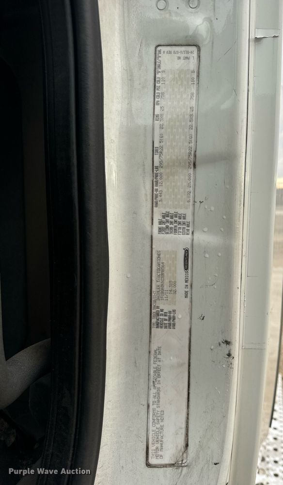 image for item EN5093 2012 Freightliner Cascadia 113 semi truck