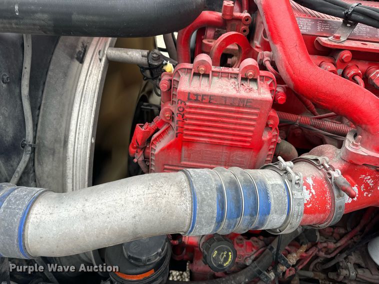 image for item EN5096 2013 Volvo VN semi truck