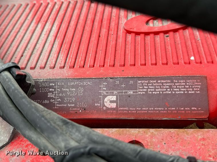 image for item EN5096 2013 Volvo VN semi truck