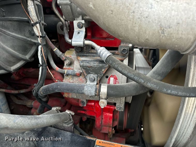 image for item EN5096 2013 Volvo VN semi truck