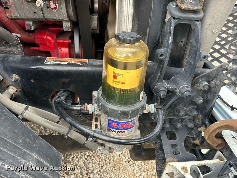 image for item EN5096 2013 Volvo VN semi truck