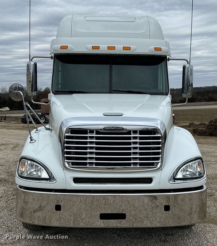 image for item EN5097 2009 Freightliner Columbia semi truck