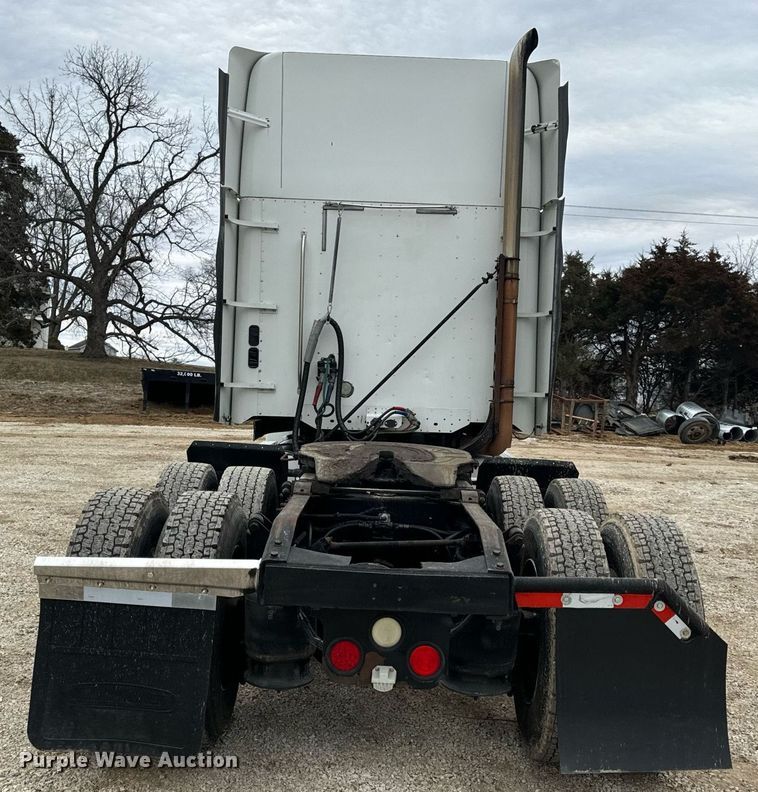 image for item EN5097 2009 Freightliner Columbia semi truck