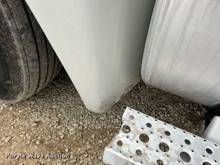 image for item EN5097 2009 Freightliner Columbia semi truck