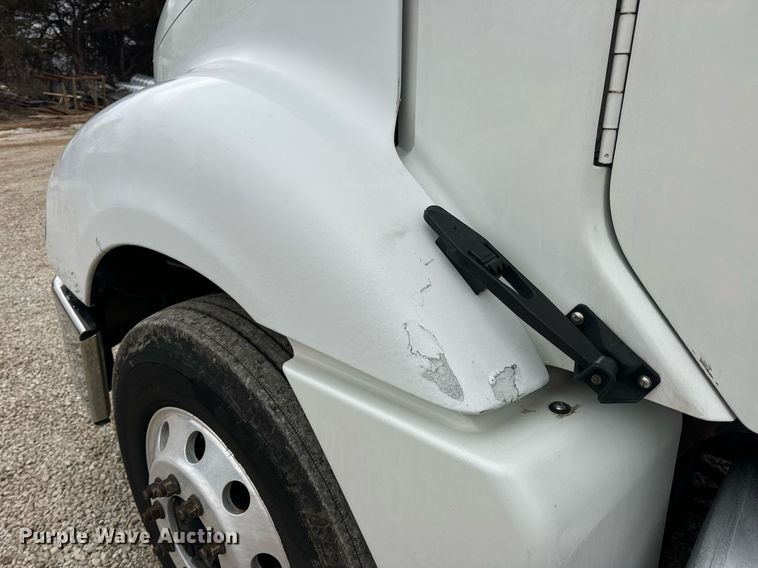 image for item EN5097 2009 Freightliner Columbia semi truck