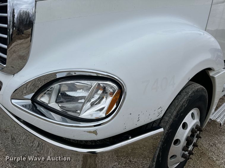 image for item EN5097 2009 Freightliner Columbia semi truck