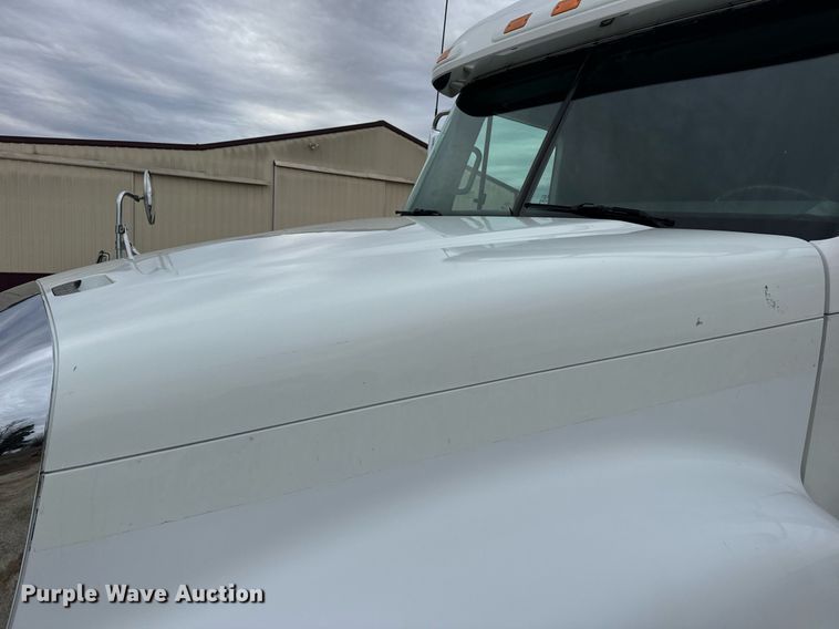 image for item EN5097 2009 Freightliner Columbia semi truck